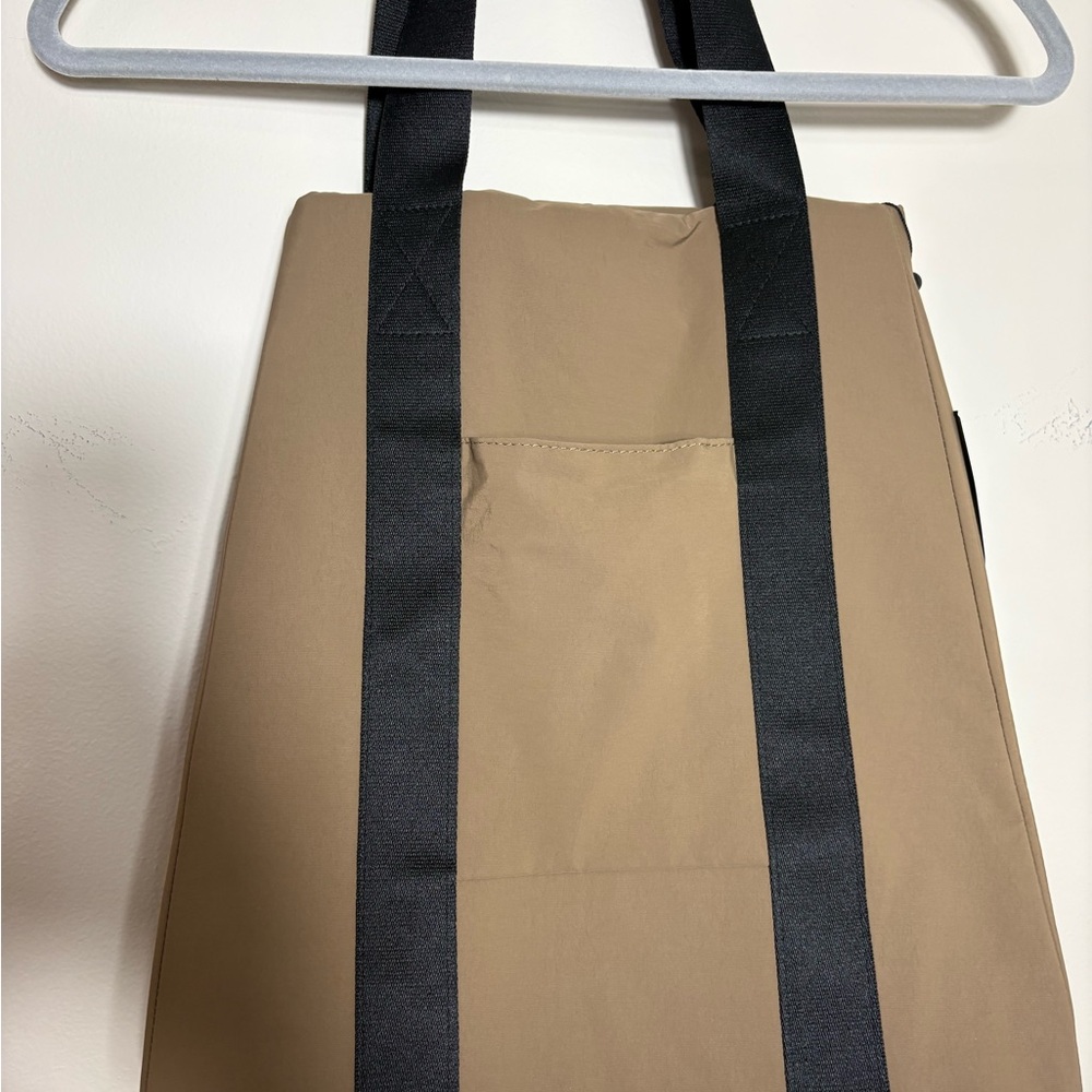NWT LOLE Beige and Black Unisex Tote Bag with Shoulder Strap and Zip Bag - Picture 4 of 12